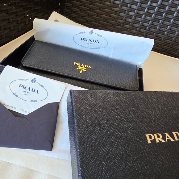 Prada Saffiano Wallet Black and Pink - Picture 6 of 16